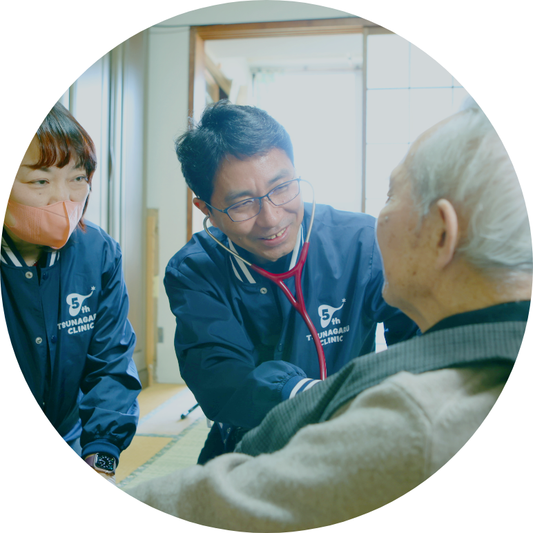 患者と対話する医療スタッフ